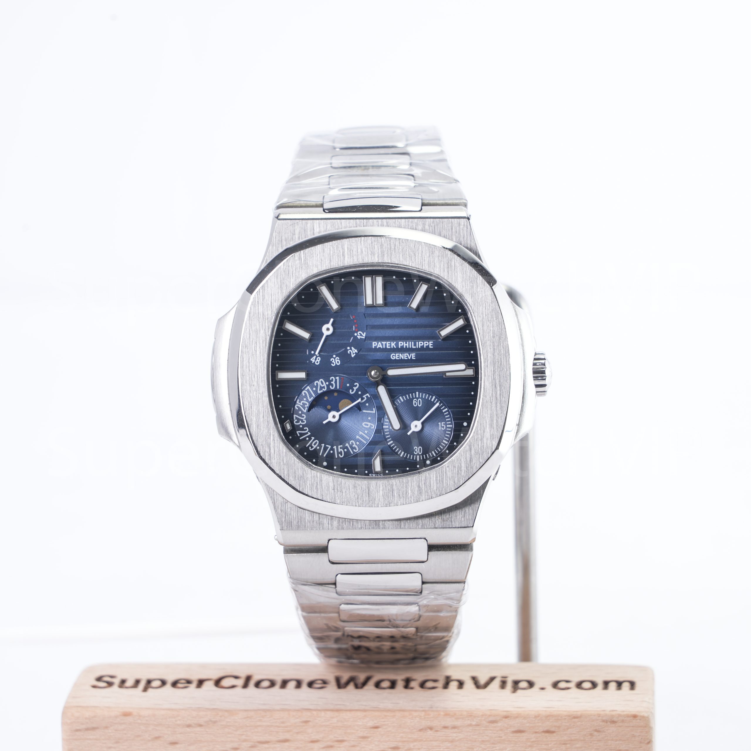 Blue dial Nautilus style model for dial texture and bracelet alignment review