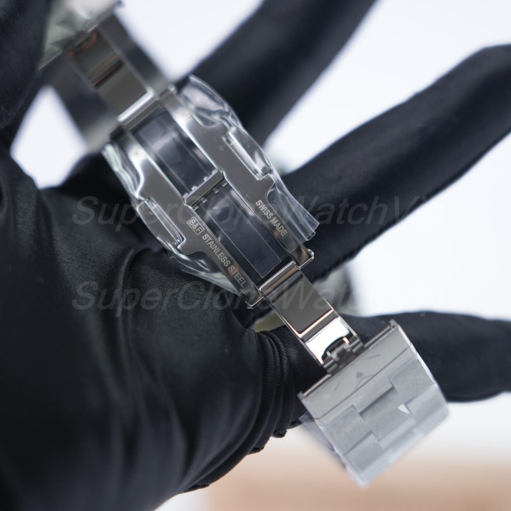 Vacheron Constantin Overseas 4500V Black Dial 41mm Replica Watches - 10-144-scaled