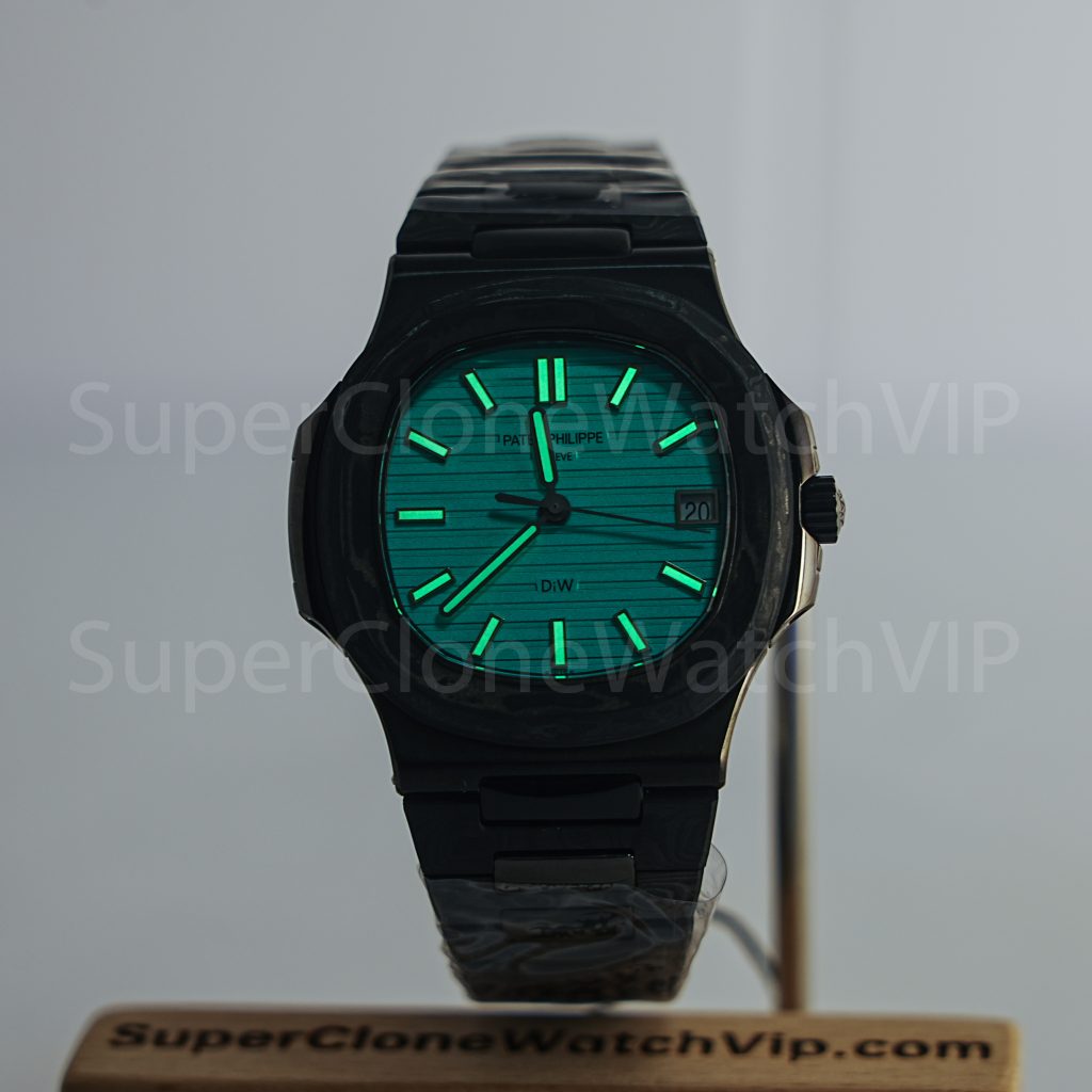 Patek-Philippe-Nautilus-DiW-5711-Tiffany-Blue-Dial-Carbon-Fiber-40mm Replica Watches - 2-364-scaled