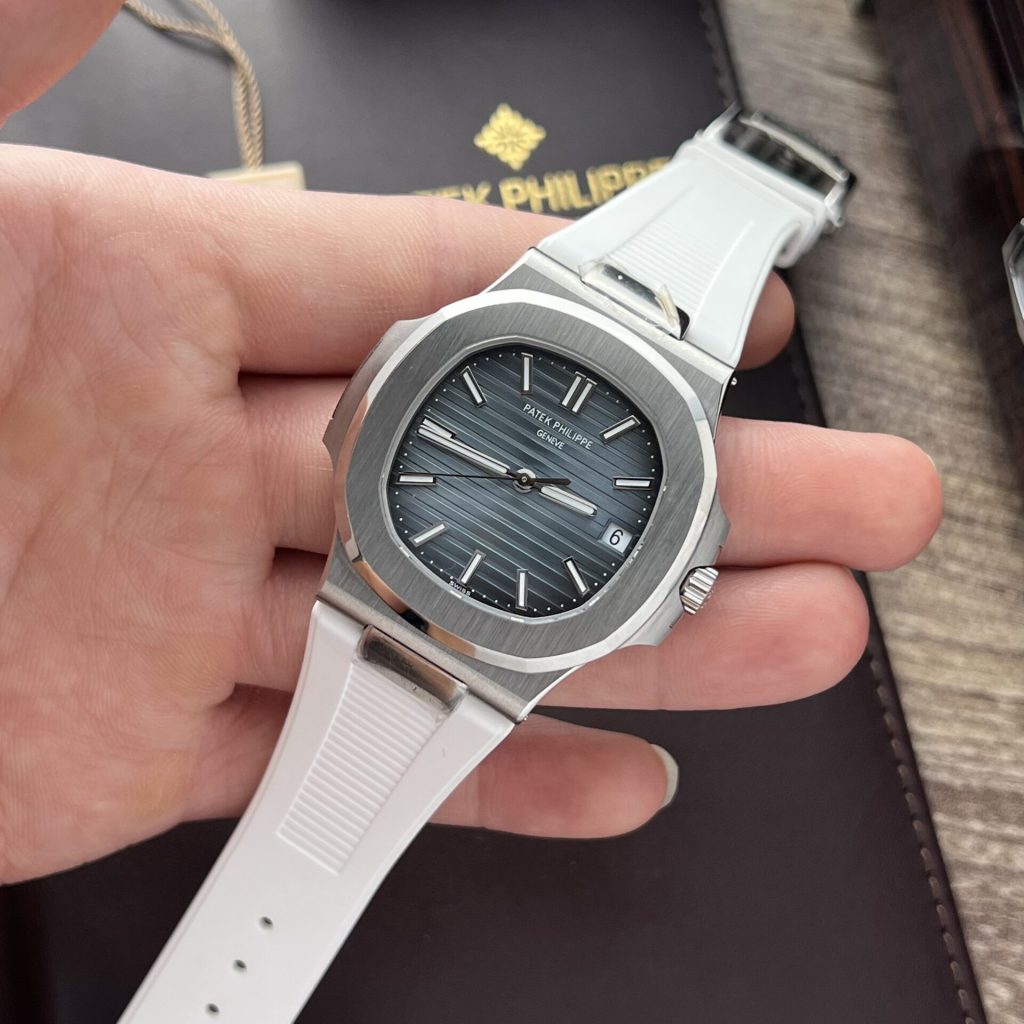Patek-Philippe-Nautilus-5711-Blue-Dial-White-Rubber-Strap-40mm Replica Watches - 2-78