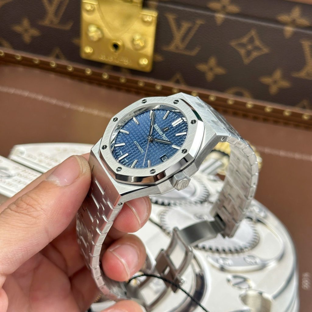 Audemars-Piguet-Royal-Oak-15450ST-Blue-Dial-37mm Replica Watches - 3-16