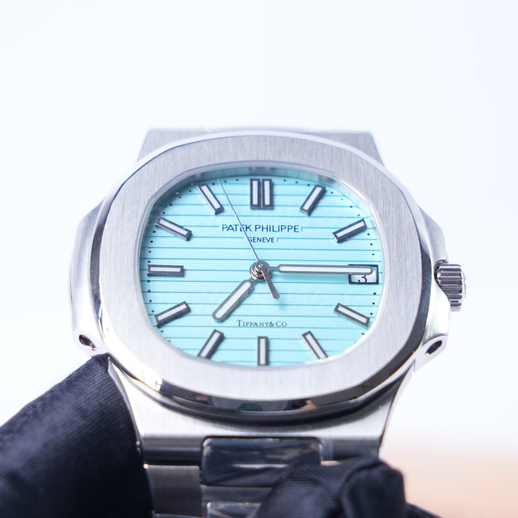 Patek-Philippe-Nautilus-5711-Tiffany-Blue-Dial-40mm Replica Watches - 3-363-scaled