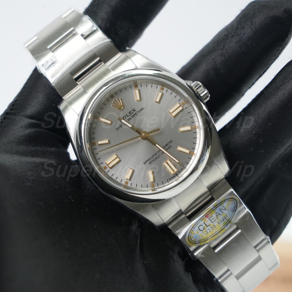 Rolex-Oyster-Perpetual-124300-Silver-Dial-41mm Replica Watches - 3-379-scaled