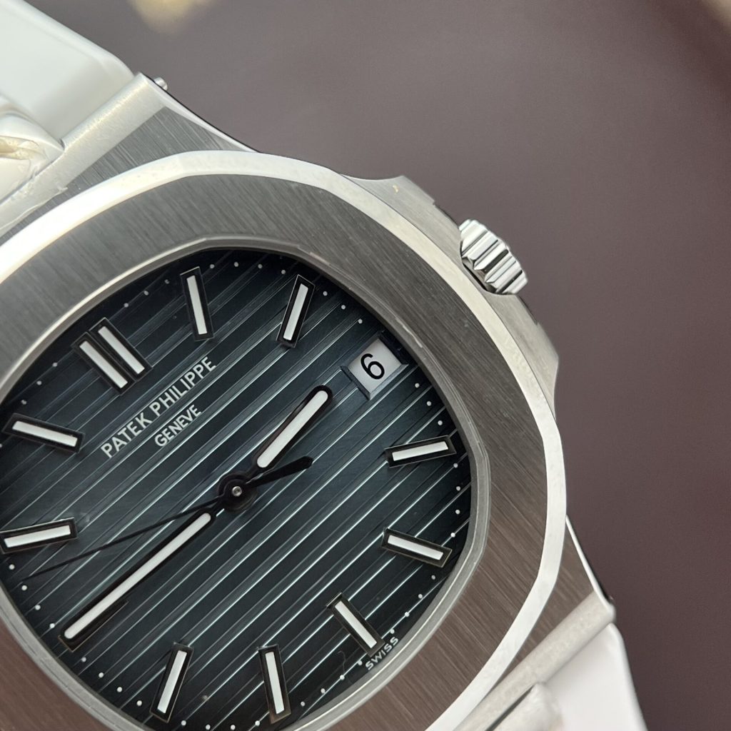 Patek-Philippe-Nautilus-5711-Blue-Dial-White-Rubber-Strap-40mm Replica Watches - 3-78