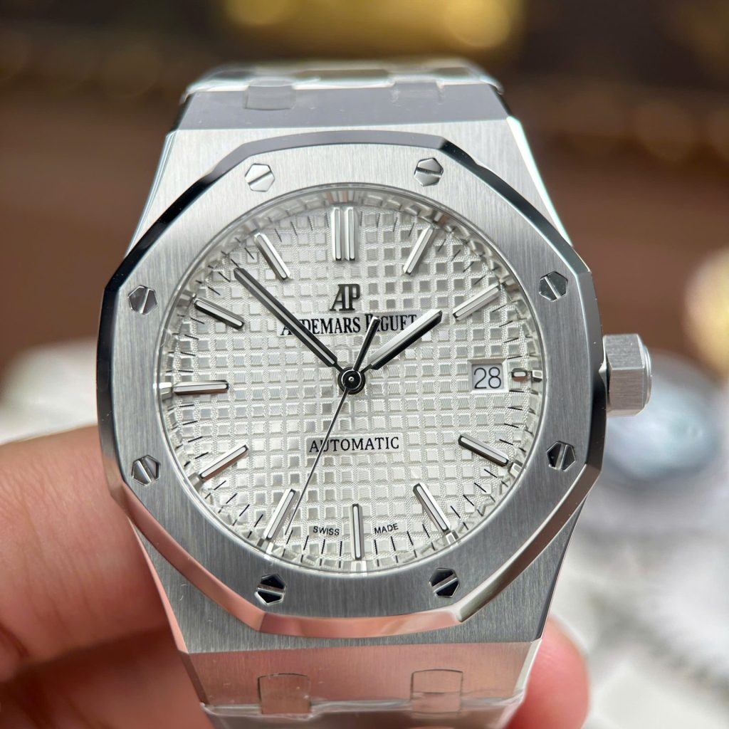Audemars-Piguet-Royal-Oak-15450ST-White-Dial-37mm Replica Watches - 4-14