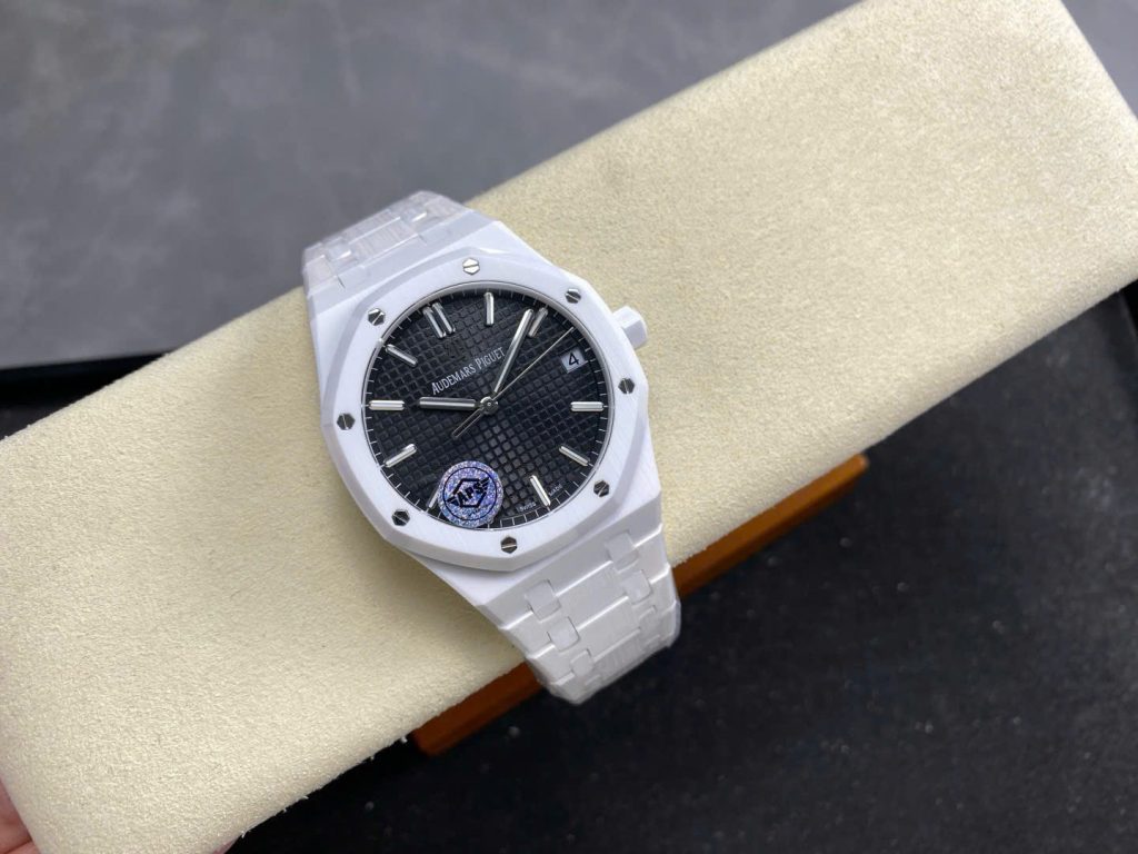 Audemars-Piguet-Royal-Oak-15500-White-Ceramic-Black-Dial-41mm Replica Watches - 4-19