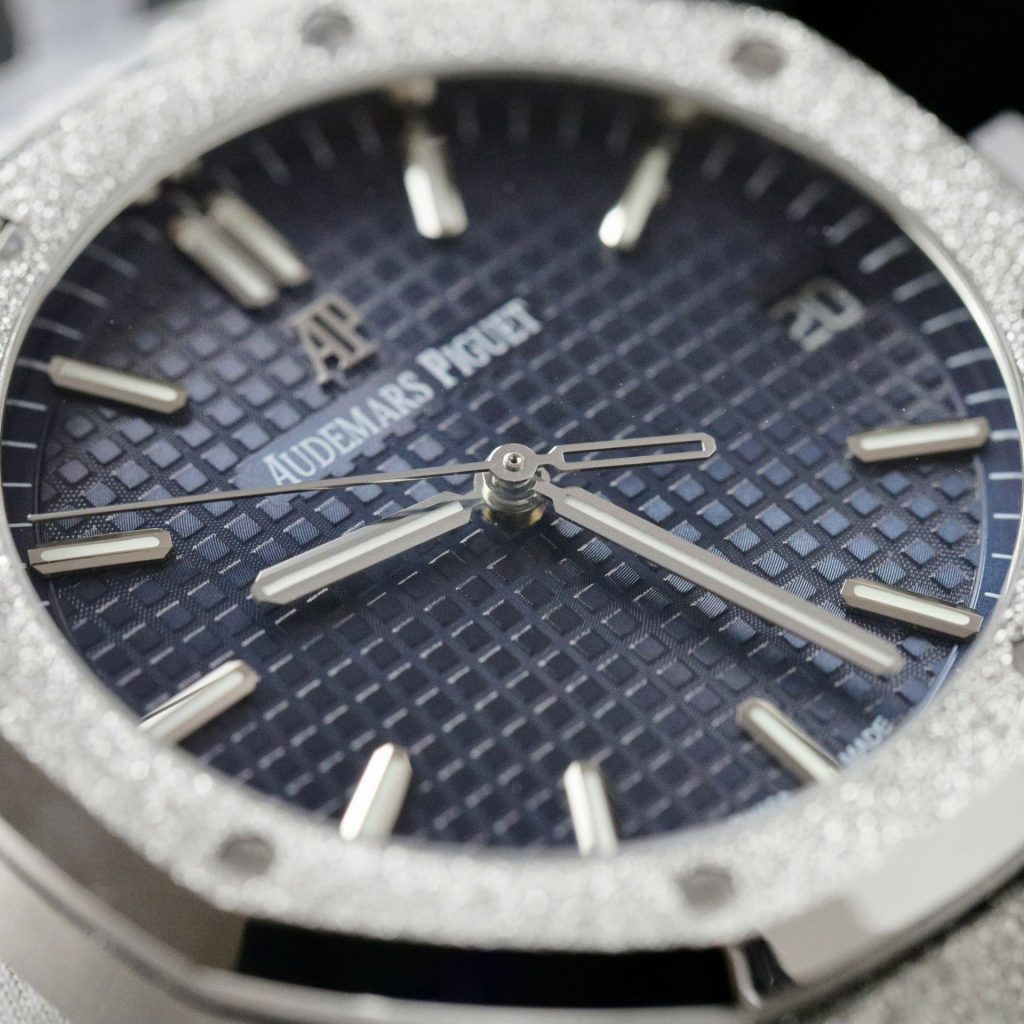 Audemars-Piguet-Royal-Oak-15500ST-Frosted-Gold-Blue-Dial-41mm Replica Watches - 4-24