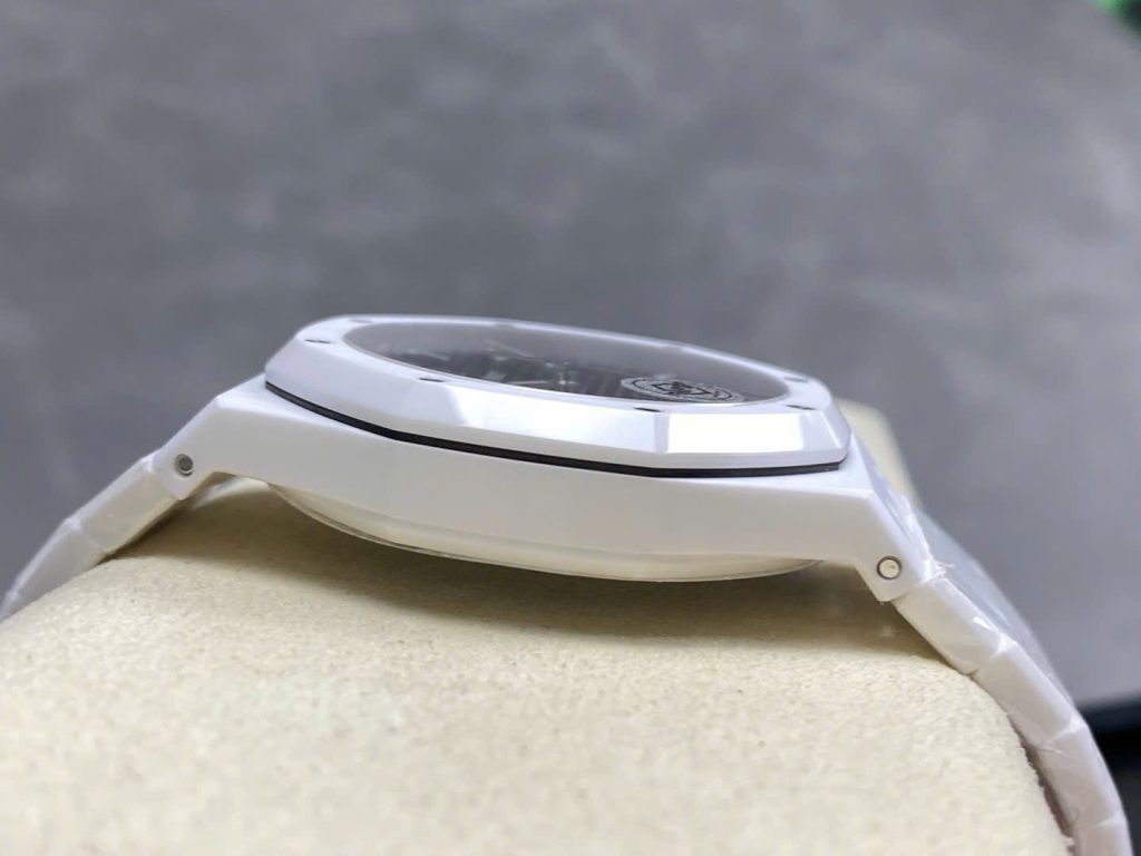 Audemars-Piguet-Royal-Oak-15500-White-Ceramic-Black-Dial-41mm Replica Watches - 6-16