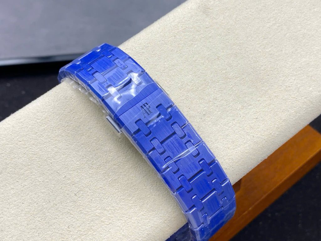 Audemars-Piguet-Royal-Oak-15500-Blue-Ceramic-Blue-Dial-41mm Replica Watches - 6-18