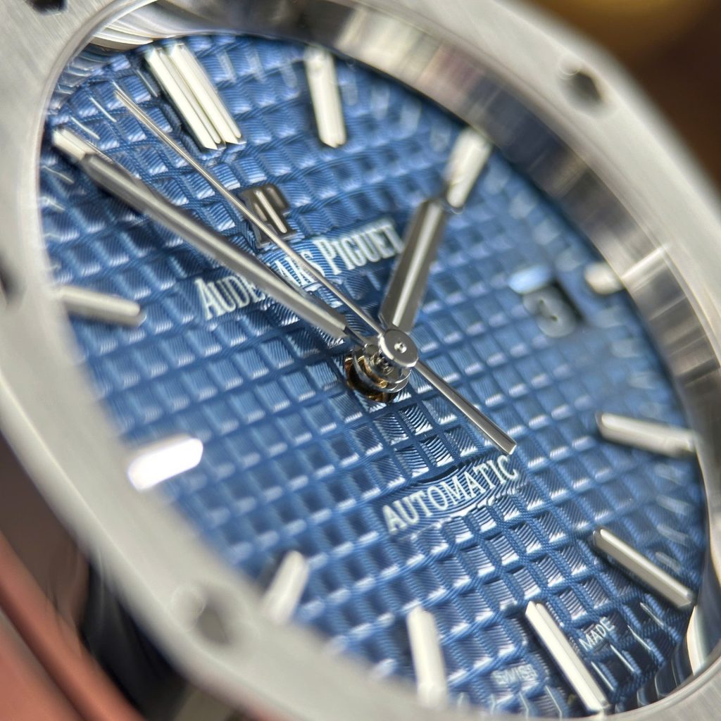 Audemars-Piguet-Royal-Oak-15450ST-Blue-Dial-37mm Replica Watches - 7-12