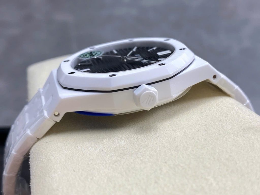 Audemars-Piguet-Royal-Oak-15500-White-Ceramic-Black-Dial-41mm Replica Watches - 7-15