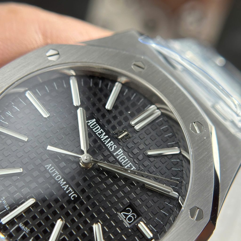 Audemars-Piguet-Royal-Oak-15400ST-Black-Dial-41mm Replica Watches - 7-4