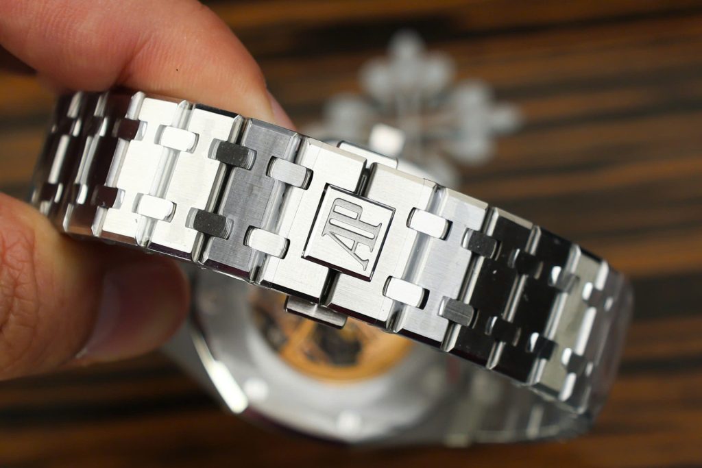Audemars-Piguet-Royal-Oak-15407-Black-Skeleton-Dial-41mm Replica Watches - 7-6