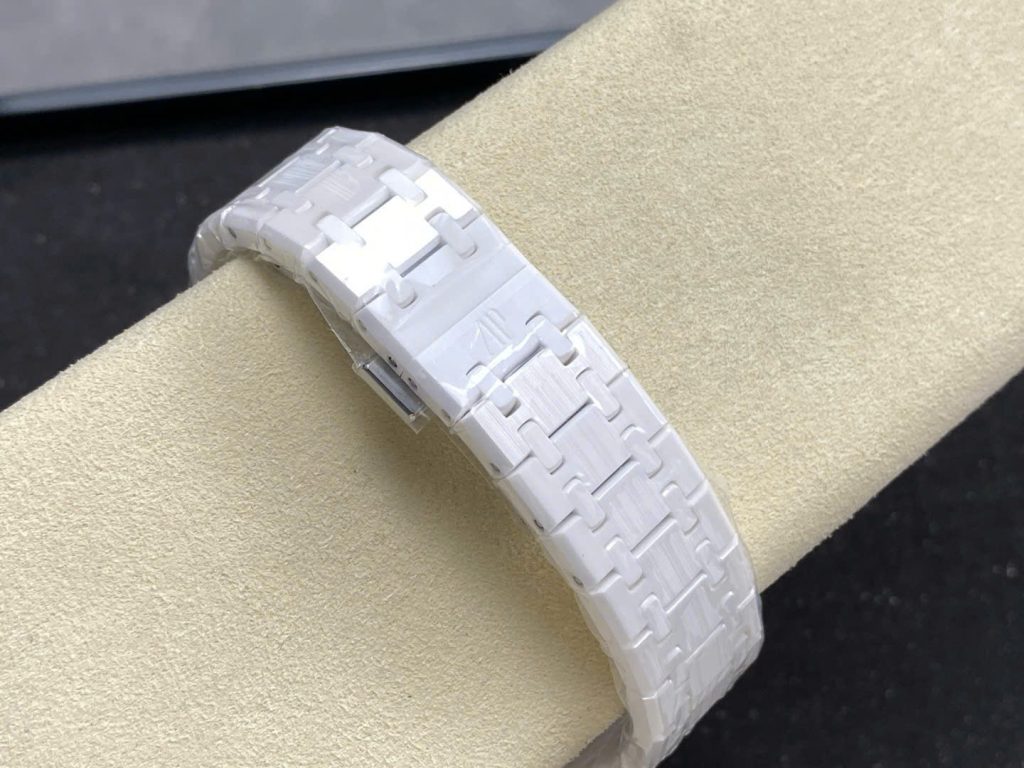 Audemars-Piguet-Royal-Oak-15500-White-Ceramic-Black-Dial-41mm Replica Watches - 8-15