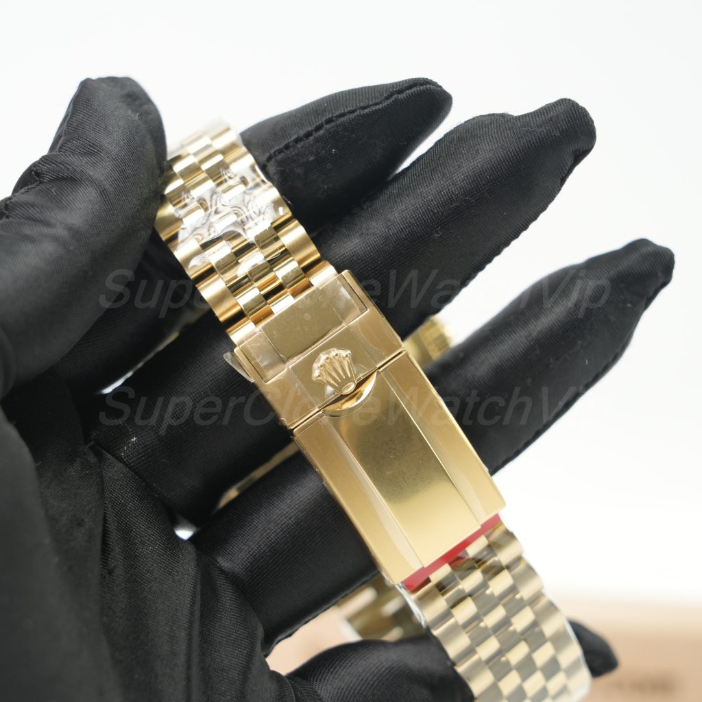 Rolex-GMT-Master-II-126718GRNR-Gold-Bruce-Wayne-Jubilee Replica Watches - 8-237-scaled