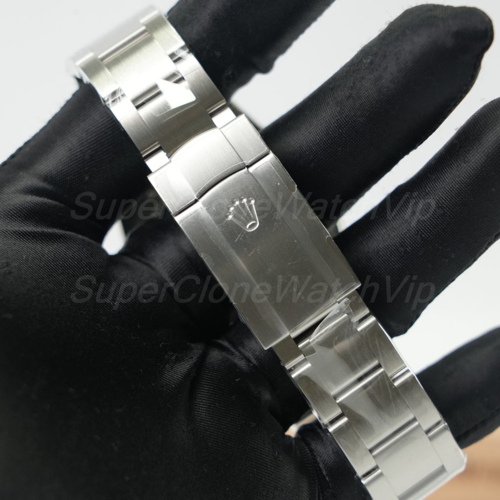 Rolex-Oyster-Perpetual-126000-Red-Dial-36mm Replica Watches - 8-292-scaled