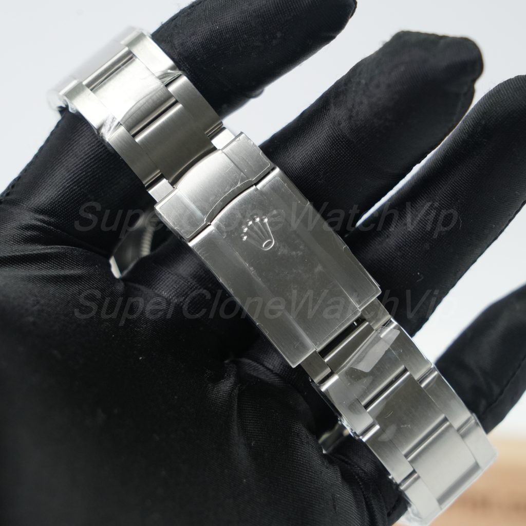 Rolex-Oyster-Perpetual-124300-Silver-Dial-41mm Replica Watches - 8-296-scaled