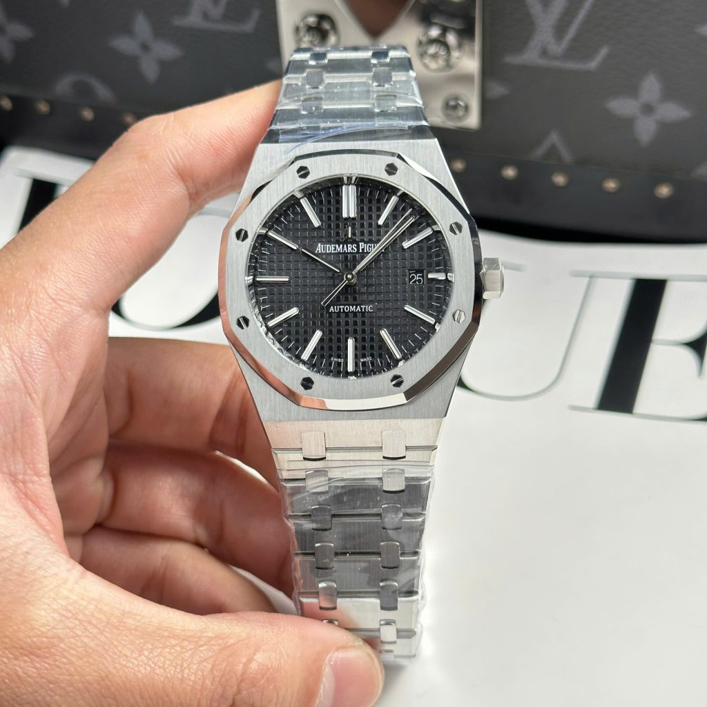 Audemars Piguet Royal Oak 15400ST Black Dial 41mm 1
