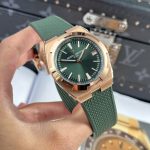 Dong Ho Vacheron Constantin Replica 11 Overseas 4500V Mau Xanh La Cay Day Cao Su 41mm 3