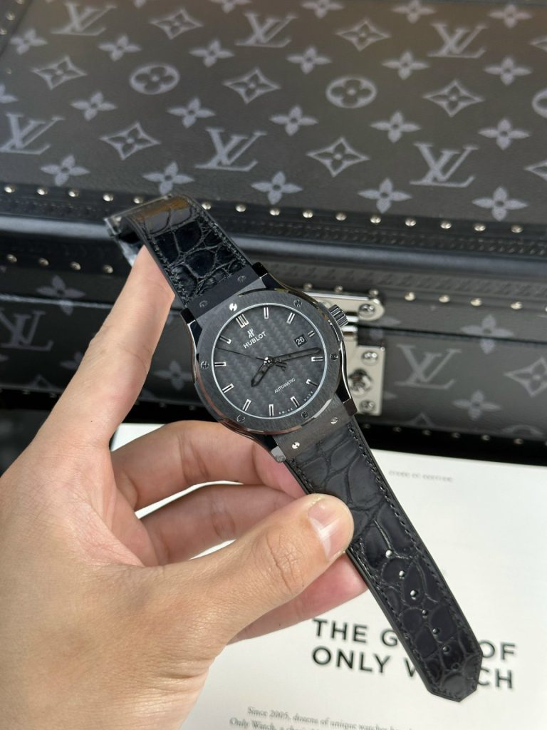 Hublot Classic Black Dial 42mm 3